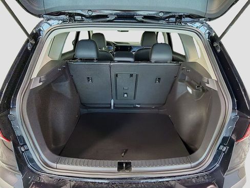 Used 2024 Volkswagen Taos SE image 28