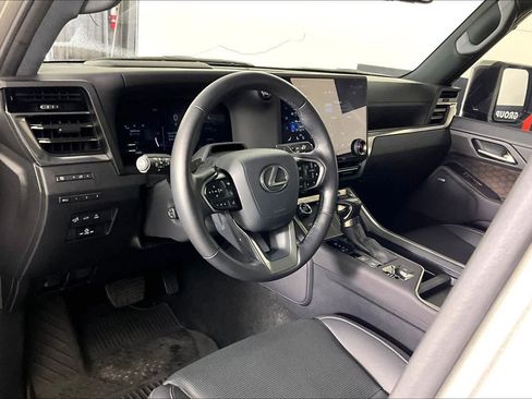 Used 2024 Lexus GX 550 w/ Accessory Package (Z1) image 16