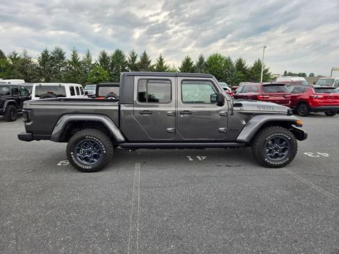 Used 2023 Jeep Gladiator Sport AWD/4WD image 17