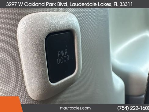 Used 2014 Toyota Sienna SE FWD image 24