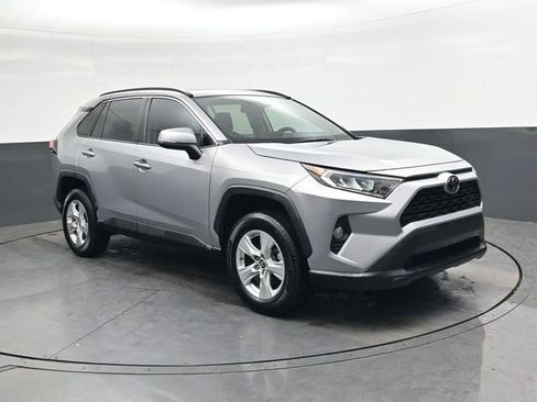 Used 2019 Toyota RAV4 XLE image 2