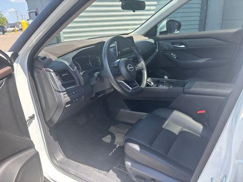 Used 2023 Nissan Rogue SV w/ SV Premium B Package FWD image 8