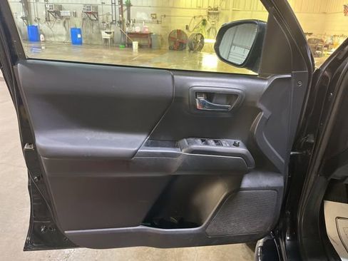 Used 2023 Toyota Tacoma TRD Sport w/ Technology Package image 12