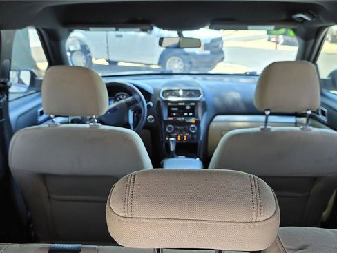 Used 2016 Ford Explorer XLT w/ Equipment Group 201A FWD image 12