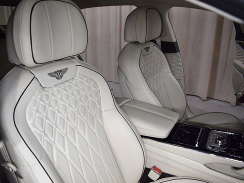 Certified 2020 Bentley Flying Spur W12 image 23