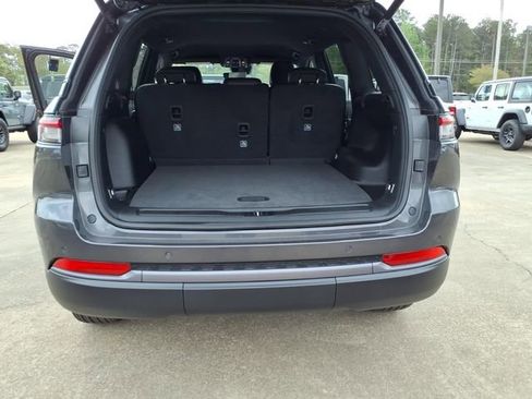 New 2026 Jeep Grand Cherokee Altitude image 17