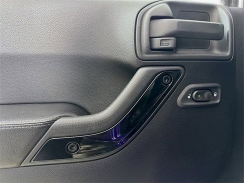 Used 2016 Jeep Wrangler Unlimited Sahara image 13