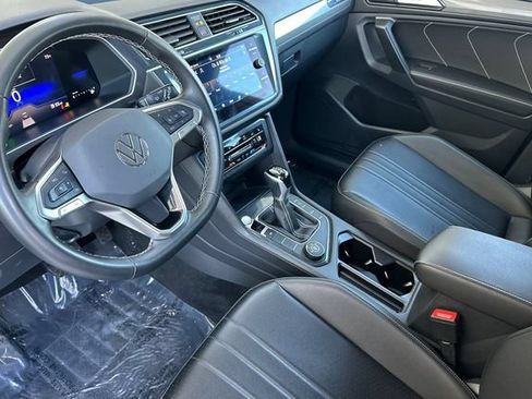 Used 2024 Volkswagen Tiguan SE AWD/4WD image 12