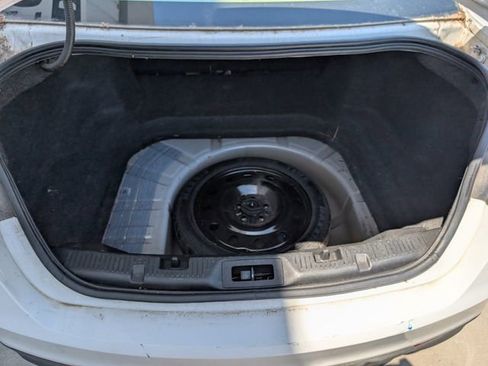 Used 2013 Ford Taurus SE FWD image 12