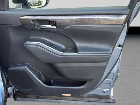 Used 2020 Toyota Highlander Platinum image 23