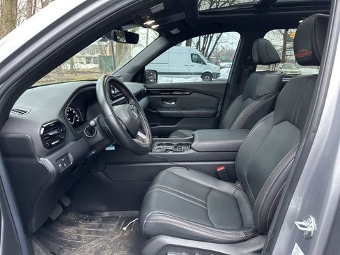 Used 2024 Honda Pilot TrailSport image 30