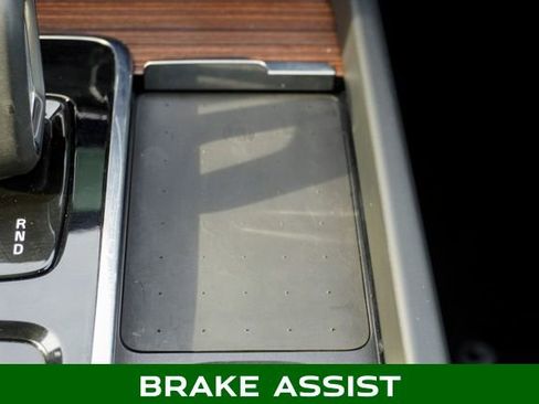 Used 2022 Volvo XC60 B5 Momentum image 21