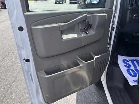 Used 2022 Chevrolet Express 3500 w/ Power Convenience Package RWD image 7
