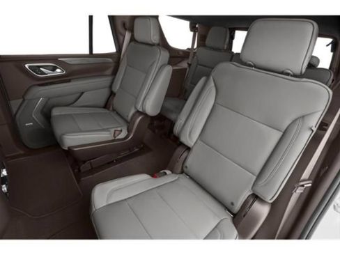 Used 2022 GMC Yukon AT4 w/ Technology Package AWD/4WD image 13