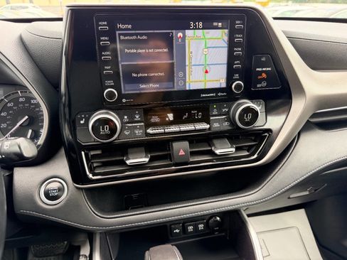 Used 2020 Toyota Highlander XLE FWD image 45