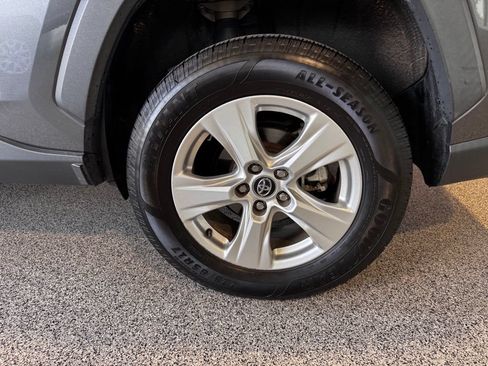 Used 2020 Toyota RAV4 XLE AWD/4WD image 12