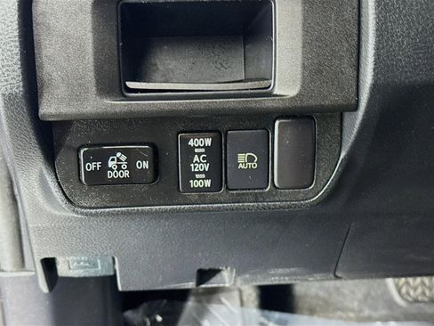 Used 2019 Toyota Tacoma TRD Off-Road w/ Technology Package image 11