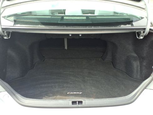 Used 2014 Toyota Camry LE FWD image 12