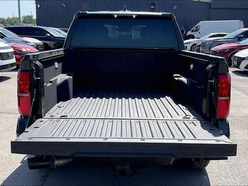 Used 2025 Toyota Tacoma SR5 AWD/4WD image 39