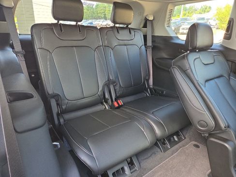 Used 2024 Jeep Grand Cherokee L Limited w/ Black Appearance Package RWD image 17