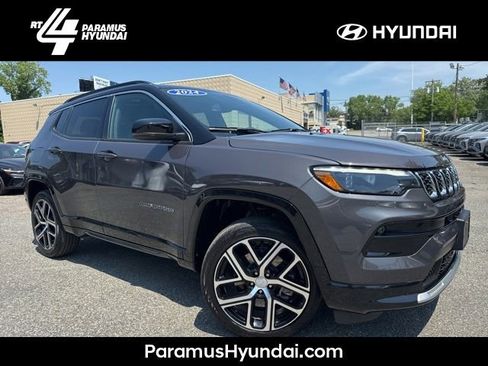 Used 2024 Jeep Compass Limited w/ Elite Group AWD/4WD image 1