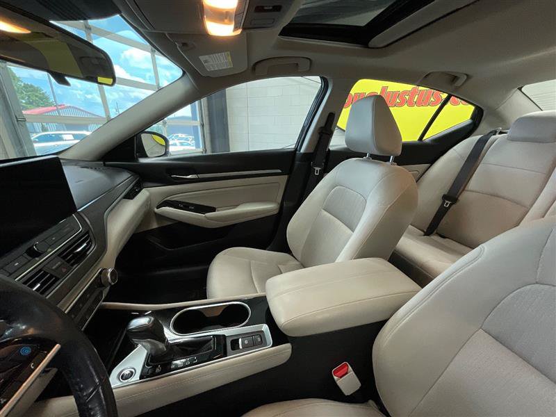 Used 2023 Nissan Altima 2.5 SV w/ SV Premium Package FWD image 12