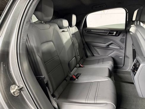 Used 2022 Porsche Cayenne GTS AWD/4WD image 30