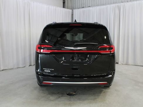 Used 2026 Chrysler Pacifica Pinnacle FWD image 28