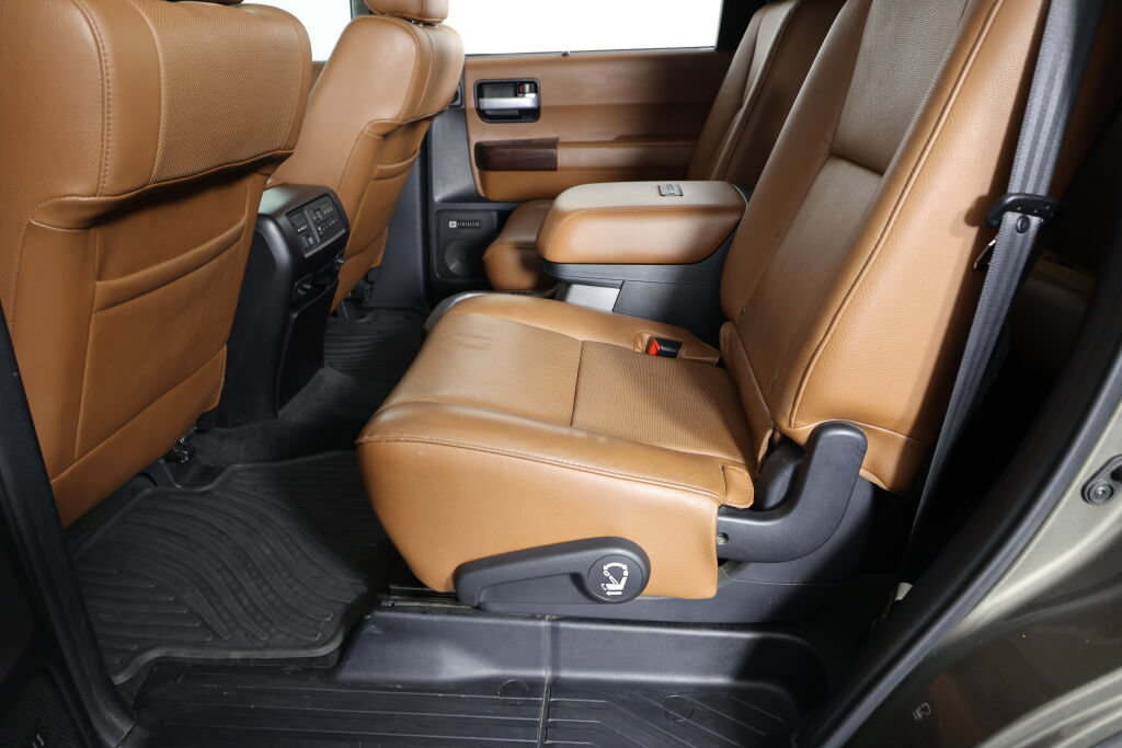 Used 2014 Toyota Sequoia Platinum AWD/4WD image 17