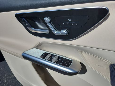 Used 2025 Mercedes-Benz GLC 300 image 6