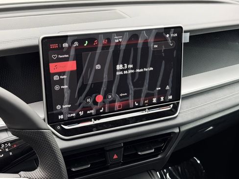 New 2026 Volkswagen Tiguan SE R-Line AWD/4WD image 17