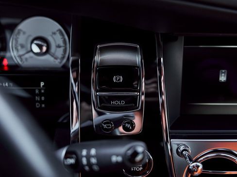 Used 2019 Rolls-Royce Wraith image 57