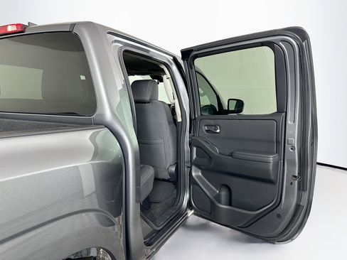 Used 2024 Nissan Frontier SV image 27