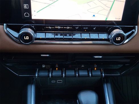 Used 2023 GMC Canyon AT4 w/ Technology Package image 21