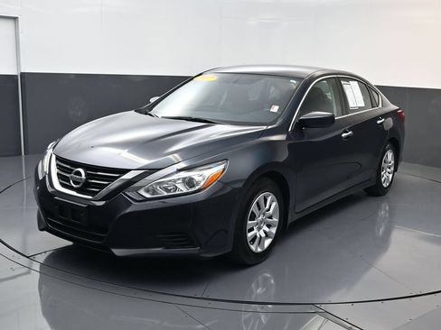Used 2017 Nissan Altima 2.5 S w/ Power Driver Seat Package FWD image 1
