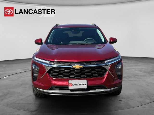 Used 2024 Chevrolet Trax LT FWD image 2