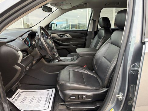 Used 2020 Chevrolet Traverse LT image 8