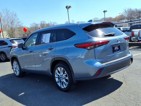 Used 2023 Toyota Highlander Limited image 4