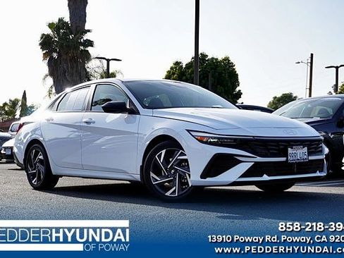 Used 2025 Hyundai Elantra SEL FWD image 1