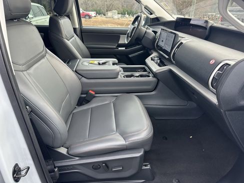 Used 2025 Ford Expedition Active image 4