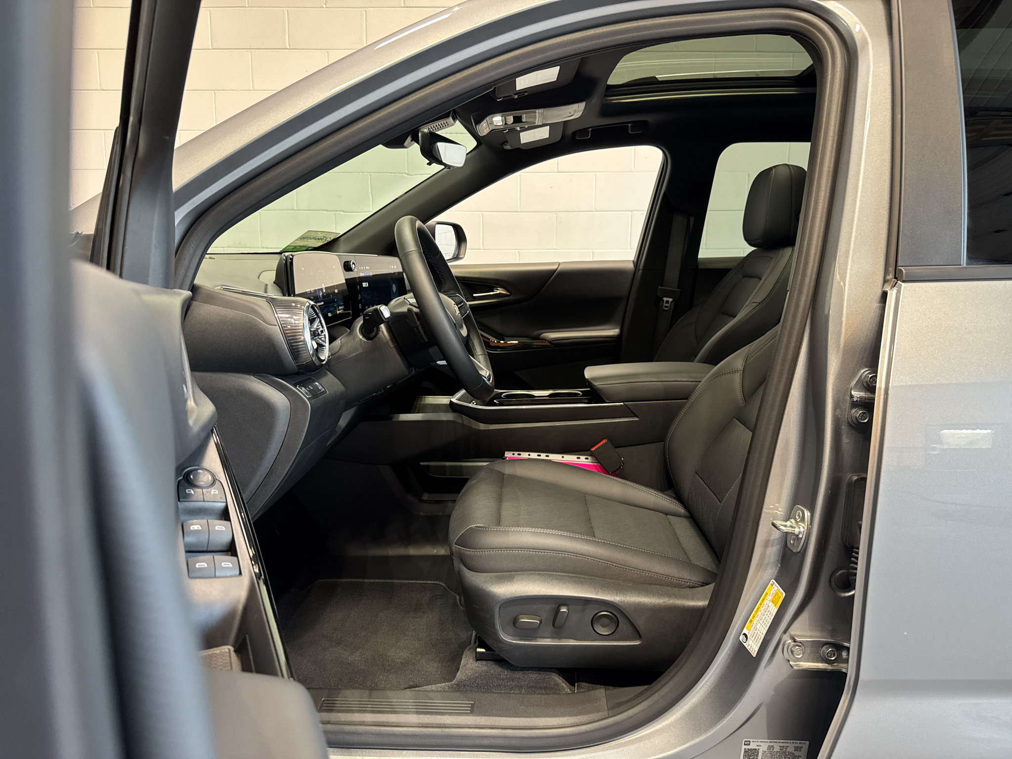 Used 2025 Chevrolet Equinox LT w/ Convenience Package II FWD image 14