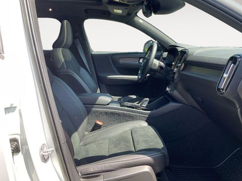 Used 2022 Volvo XC40 T5 R-Design AWD/4WD image 15