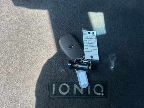 Used 2021 Hyundai Ioniq Blue FWD image 35