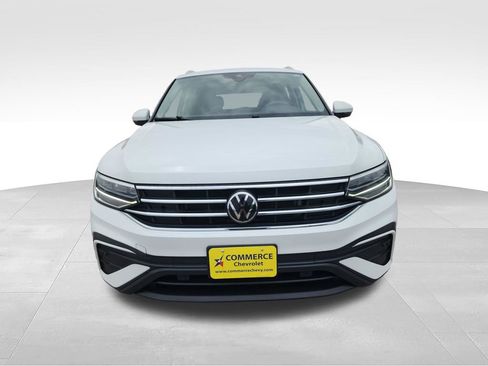 Used 2024 Volkswagen Tiguan SE AWD/4WD image 2