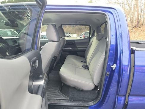 Used 2023 Toyota Tacoma SR5 w/ Technology Package image 18