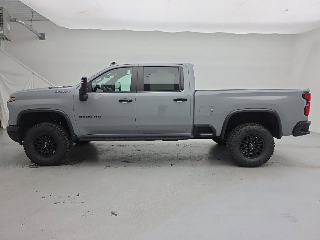 Used 2024 Chevrolet Silverado 2500 ZR2 w/ Technology Package AWD/4WD image 8