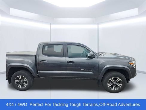 Used 2017 Toyota Tacoma TRD Sport w/ Tow Package (A/T) AWD/4WD image 2