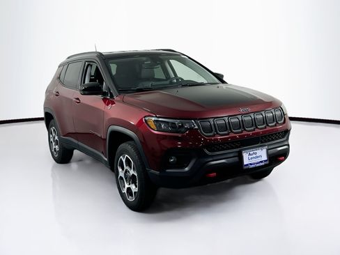 Used 2022 Jeep Compass Trailhawk w/ Trailhawk Convenience Group AWD/4WD image 3
