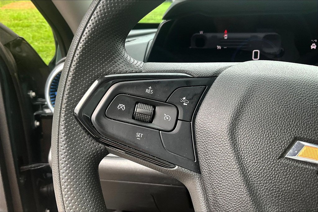 Used 2025 Chevrolet Trax LT FWD image 10