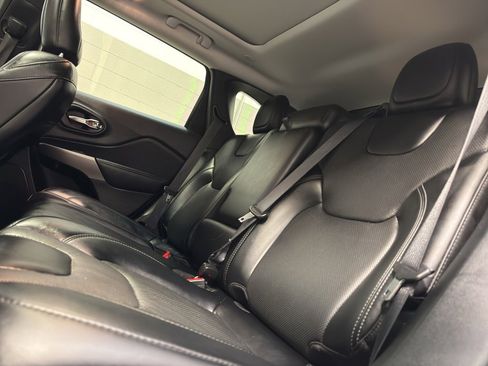 Used 2022 Jeep Cherokee Limited image 31